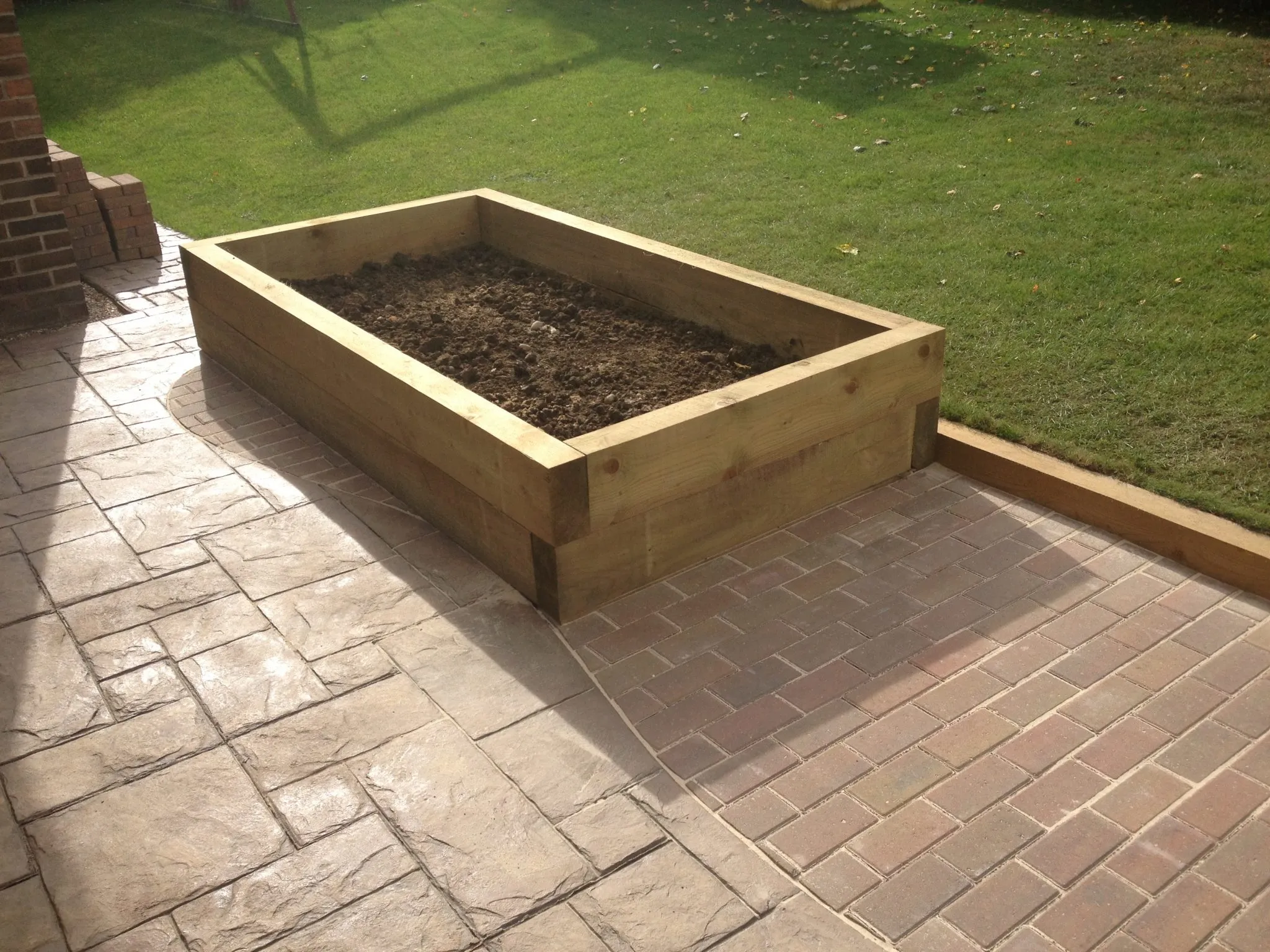 Block Paving & Raised Planter – Milton Keynes Loughton