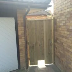 Custom Gate with Cat Flap – Bletchley